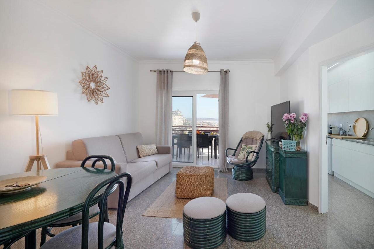 Costa Beach Apartment By The Portuguese Butler Costa de Caparica Luaran gambar