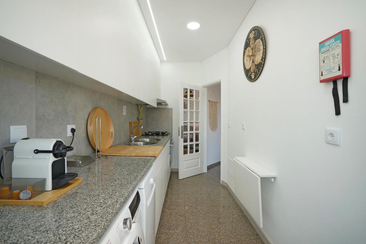 Costa Beach Apartment By The Portuguese Butler Costa de Caparica Luaran gambar